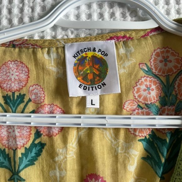 Kitsch & Pop Cropped top blouse - Picture 6 of 8